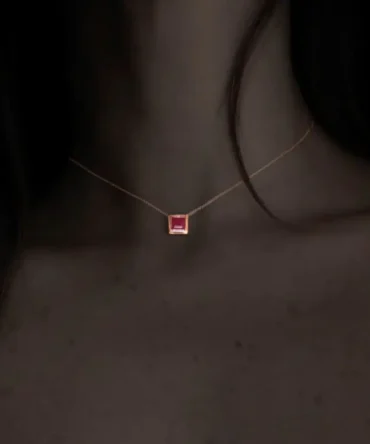 Ruby Necklace lokal mena